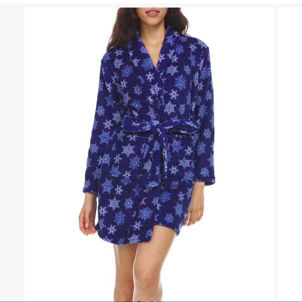 Blue with gray snowflakes fleece bathrobe